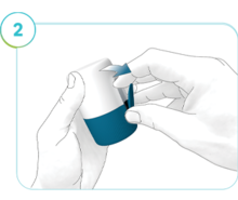 Illustration of Step 2: How to open the applicator via the pull tab.