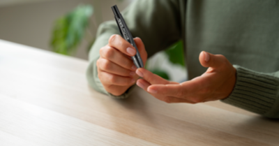Clixmotion® Technology ensures controlled movement. | Accu-Chek